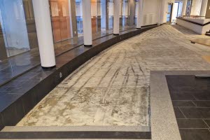 Golvet i skolans atrium.