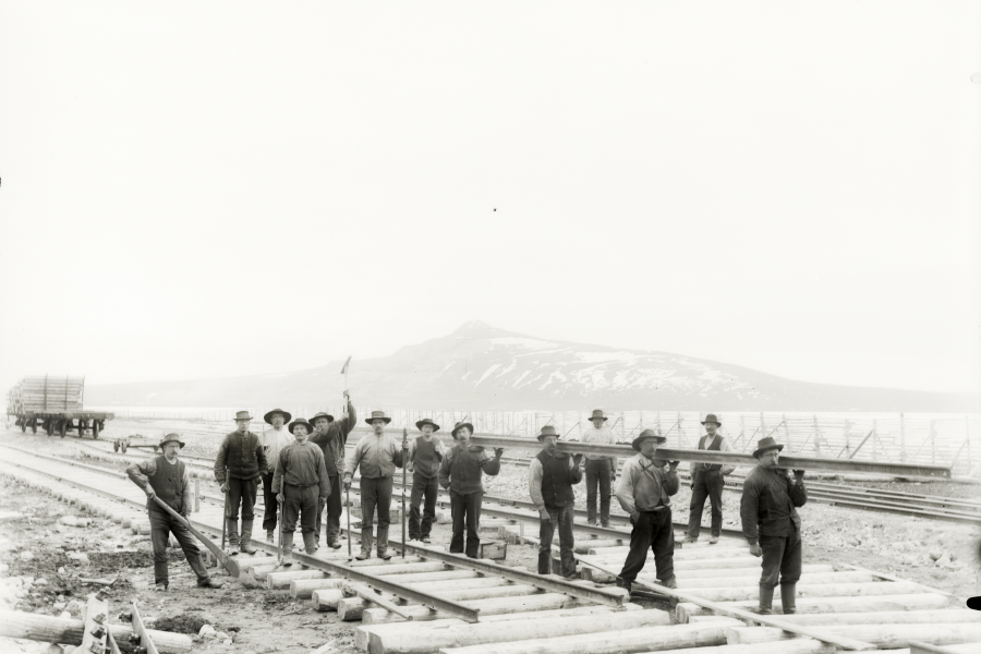 Railway workers lay rails at what was to become Kiruna’s railway station, 1900. Photo: Borg Mesch