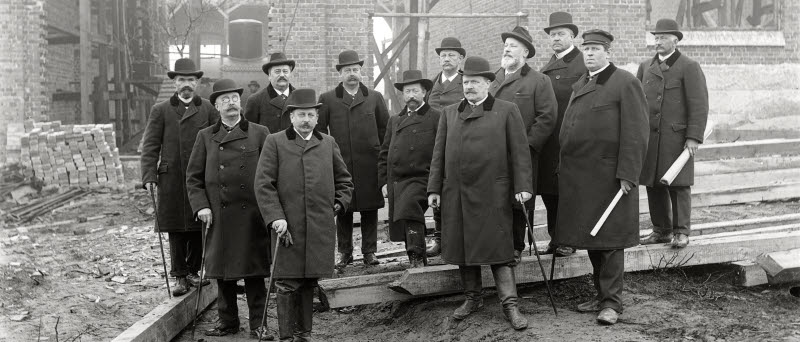 LKAB:s styrelsegrupp vid bygget av kraftstationen 1901. Disponent Hjalmar Lundbohm sexa från vänster. Foto: Borg Mesch