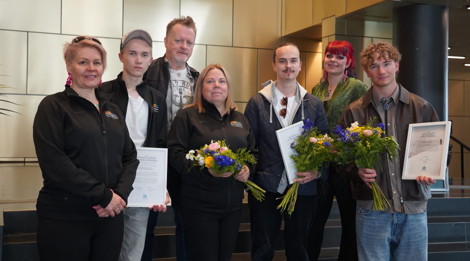 Alla stipendiater samlade på scenen i stadshuset.