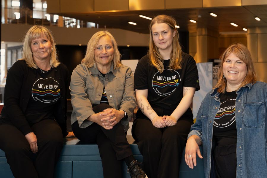 fyra kvinnor i stadshuset kristallen