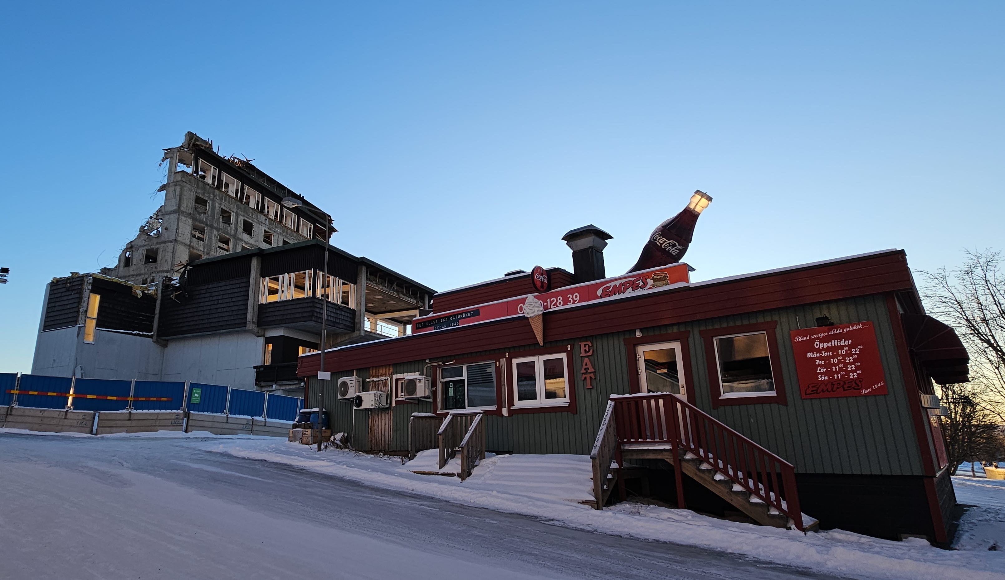 Empes med det sista som står kvar av Scandic Ferrum (20-11-2025). Foto: Julie Anhøj Louw