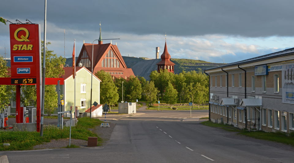 Fotot visar Kiruna kyka på sommaren.