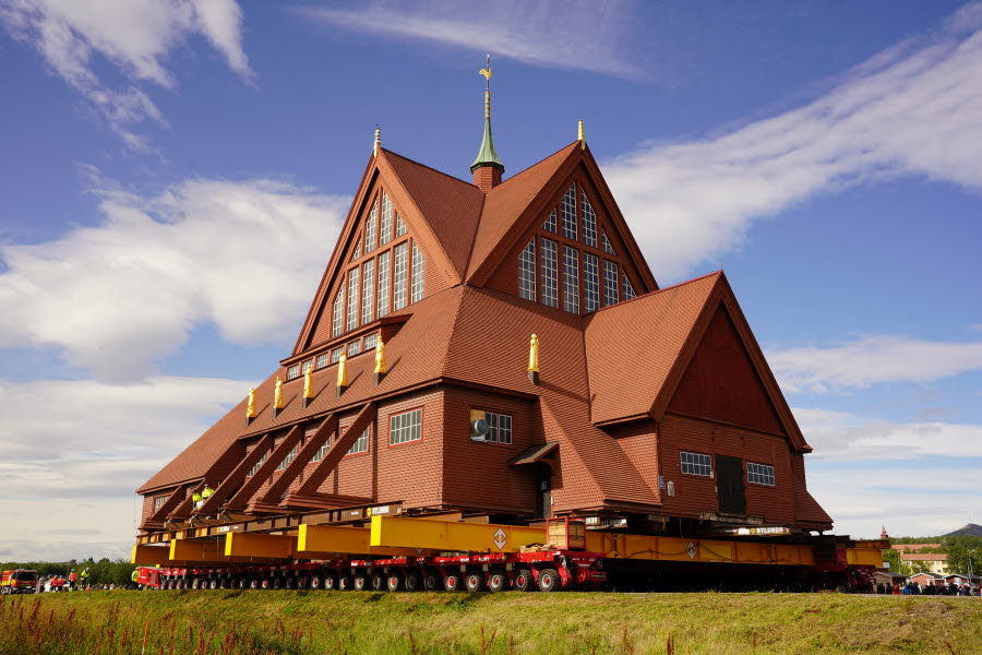 Kyrkflytten 19-08-2025. Foto: Moa Strålberg