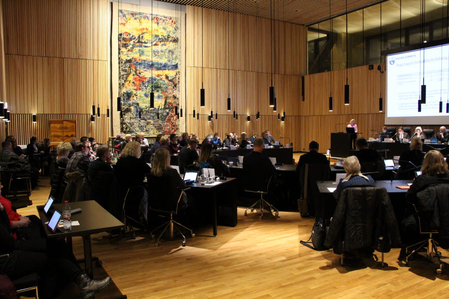Bild från kommunens fullmäktigesal under ett pågående möte.