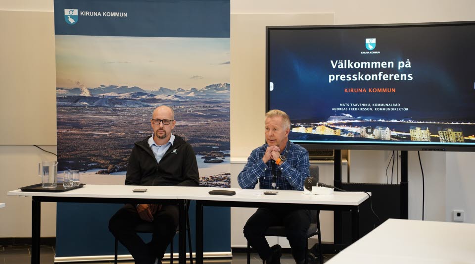 Andreas och Mats sittandes i ett konferensrum.